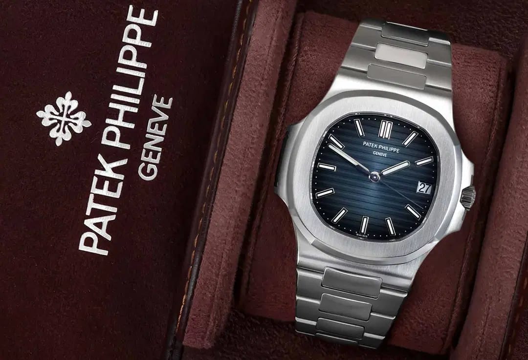 Patek Philippe Nautilus in ihrer Präsentationsbox