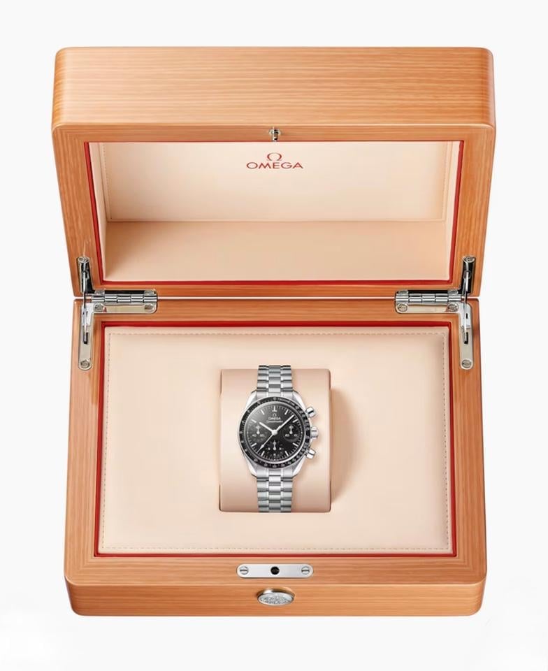 Omega Speedmaster 38 Neu 2026 In Hand, 324.30.38.50.01.002 — 2 von 13