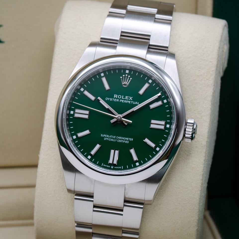 Rolex Oyster Perpetual 41mm zelený ciferník plná sada 2025, 134300 — 2 z 6