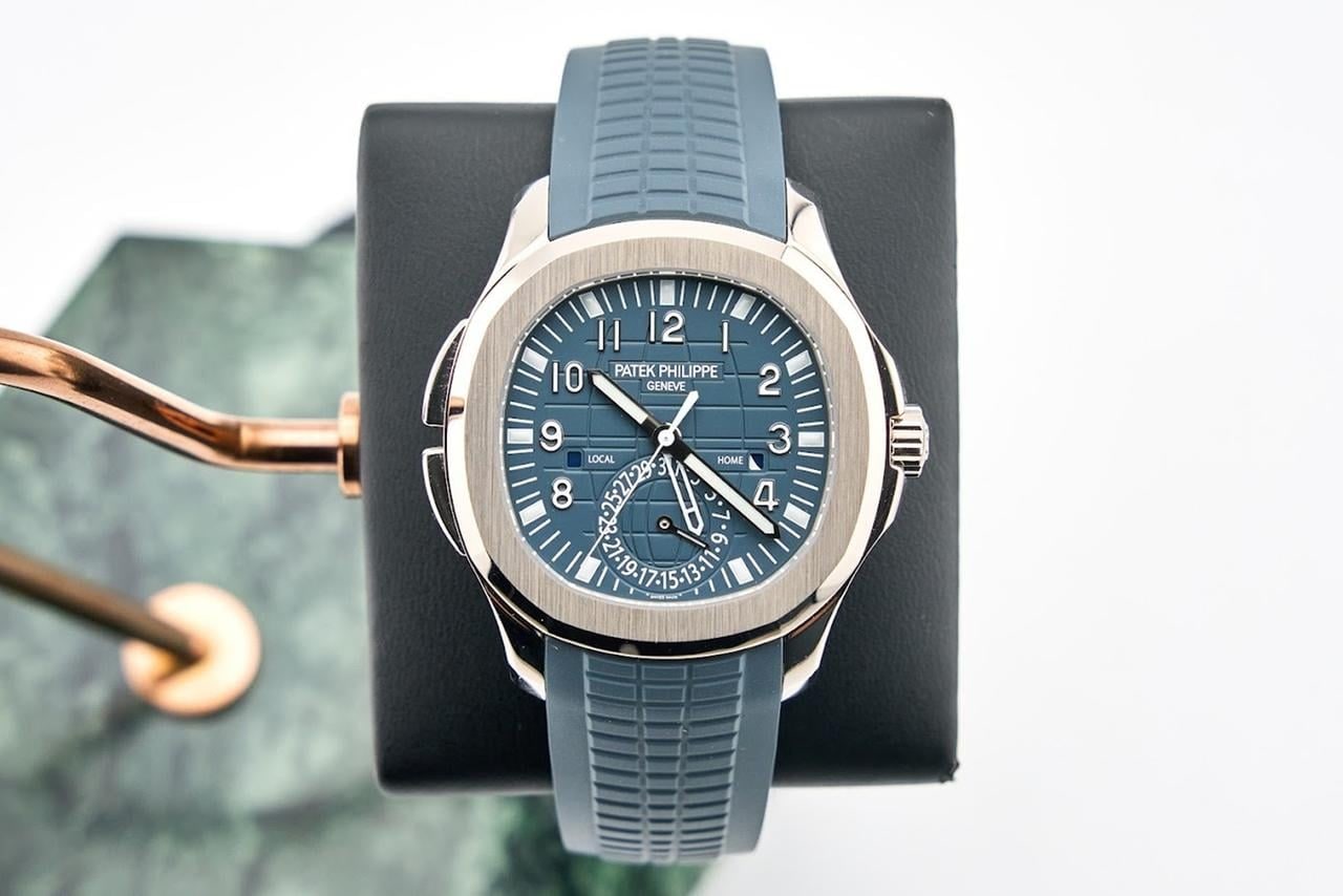 Patek Philippe Aquanaut Travel Time 40mm bílé zlato modrý ciferník gumový řemínek, 5164G-001 — 1 z 8