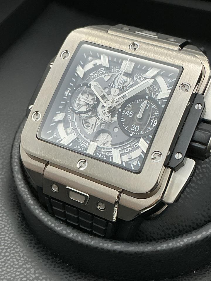 Hublot Square Bang Automatik Titan 2023 Sehr guter Zustand, 821.NX.0170.RX — 1 von 9