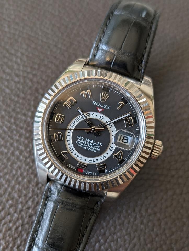 Rolex Sky Dweller 18K bílé zlato roční kalendář GMT, 326139 — 1 z 16