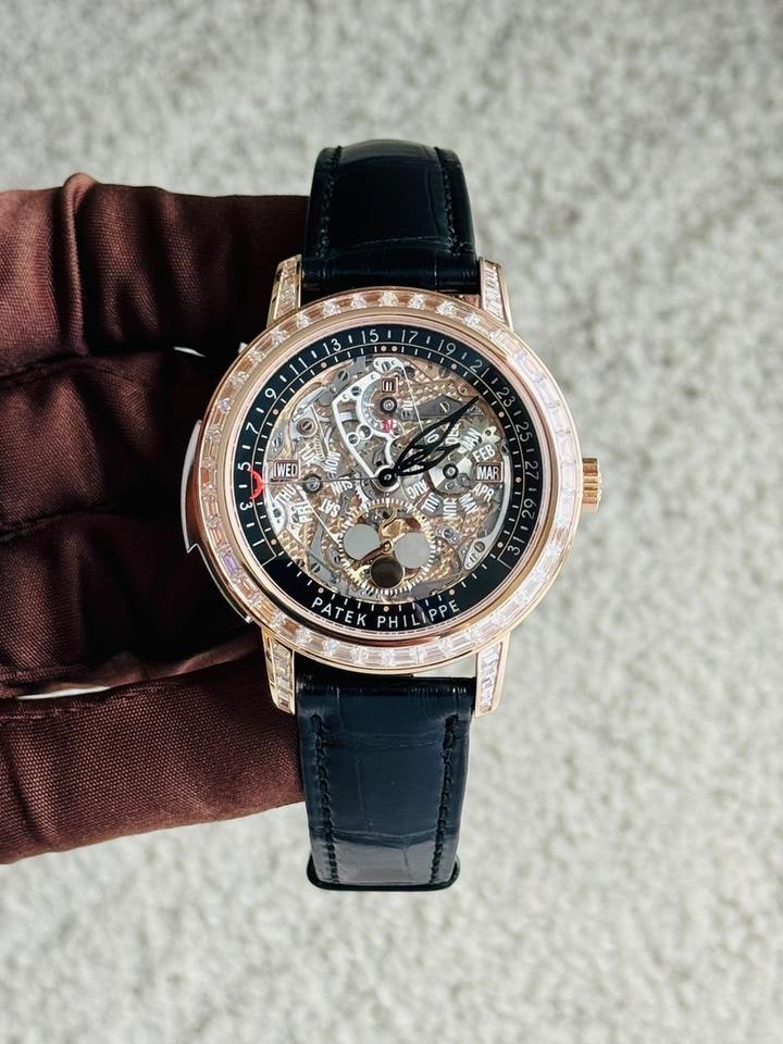 Patek Philippe Minutenrepetition Grand Complications Ewiger Kalender Diamantlünette Roségold 2026, 5304/301R-001 — 1 von 8