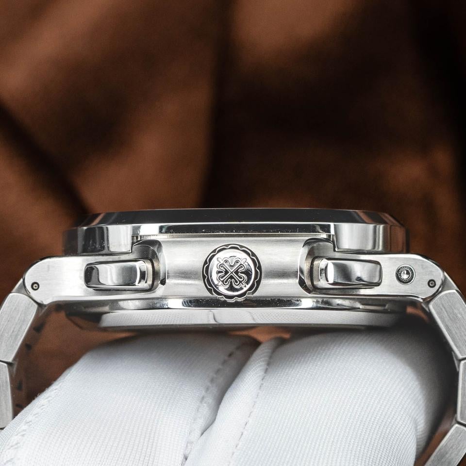 Patek Philippe Nautilus Travel Time Chronograph Discontinued, 5990/1A-001 — 2 z 16