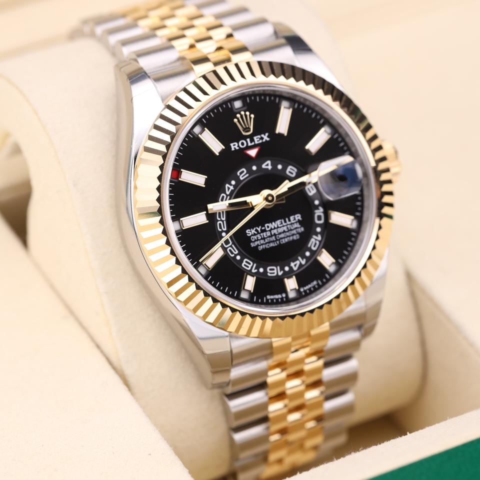 Rolex Sky Dweller černý ciferník dvoutónový Jubilee fluted luneta tovární nálepky plná sada zcela nové červenec 2026, 336933 — 2 z 10