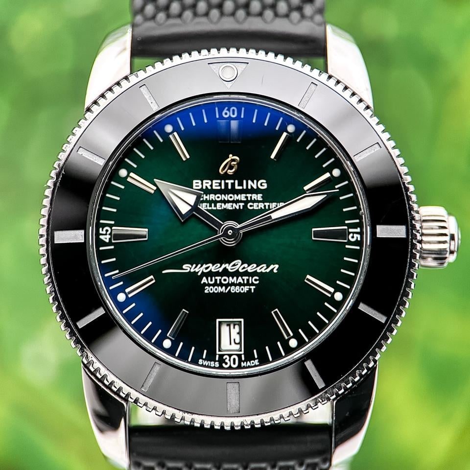 Breitling Superocean Heritage II B20 42mm 2023 grünes Sunburst-Zifferblatt Zustand 8,5 von 10, AB2010121L1S1 — 1 von 14