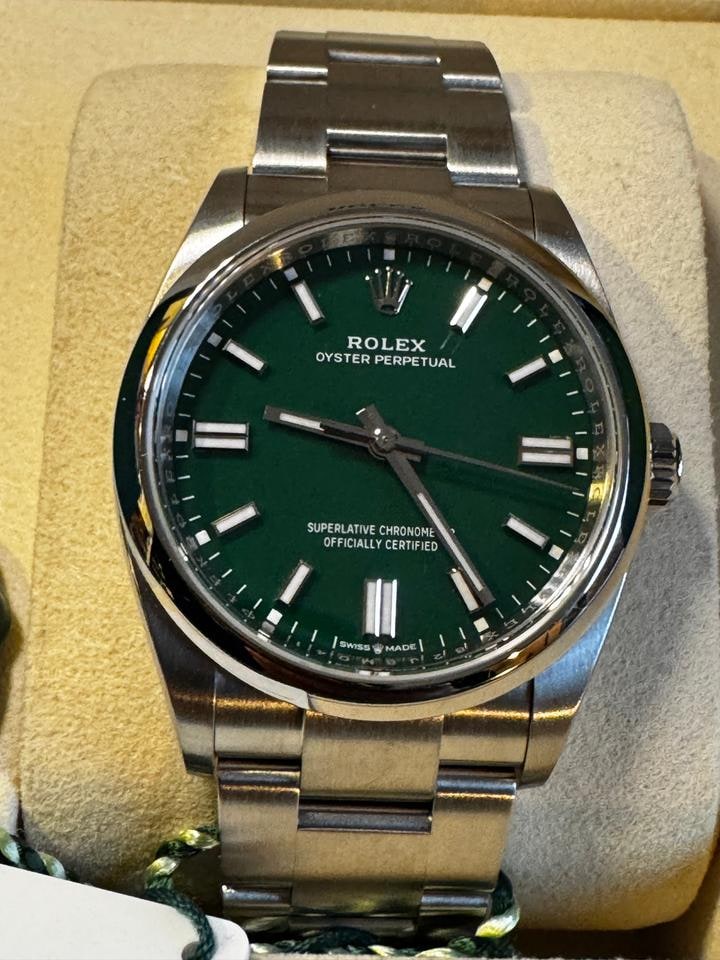Rolex Oyster Perpetual 36 zelený ciferník, nenošené, 126000 — 1 z 9