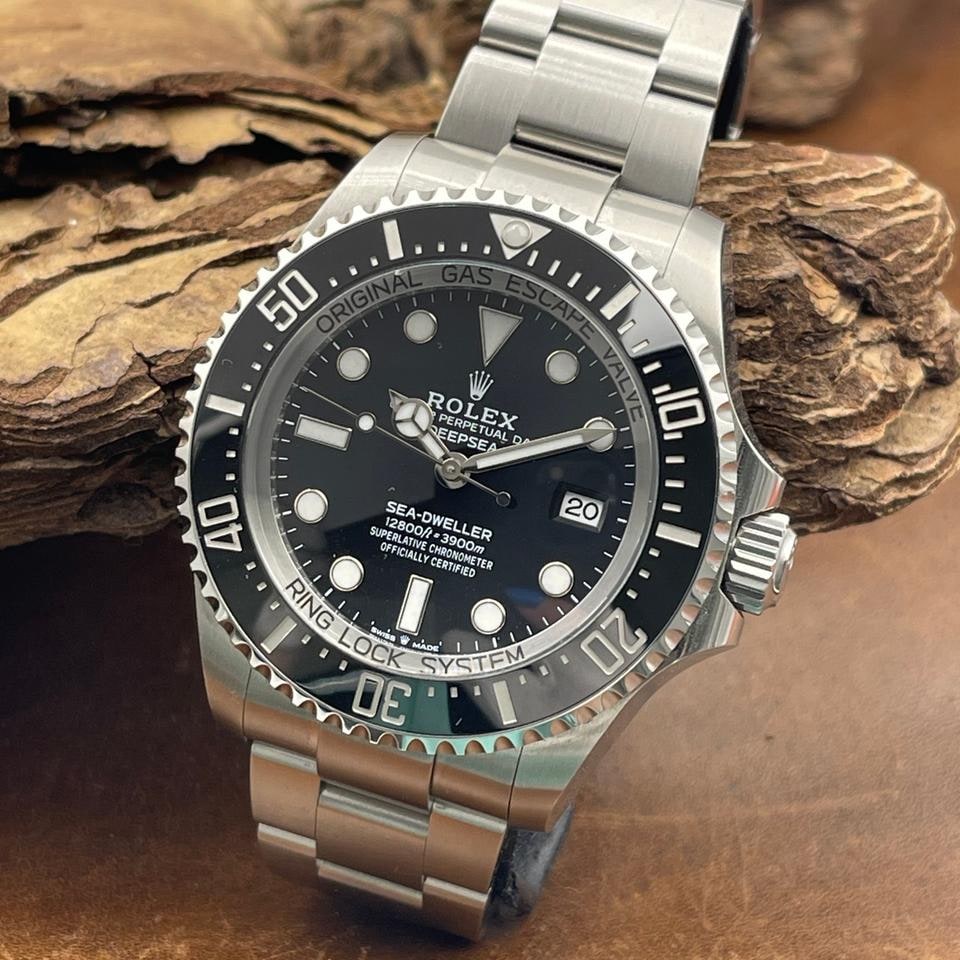 Rolex Sea Dweller Deepsea Oyster Perpetual ungetragen Full Set 2023, 136660 — 1 von 8