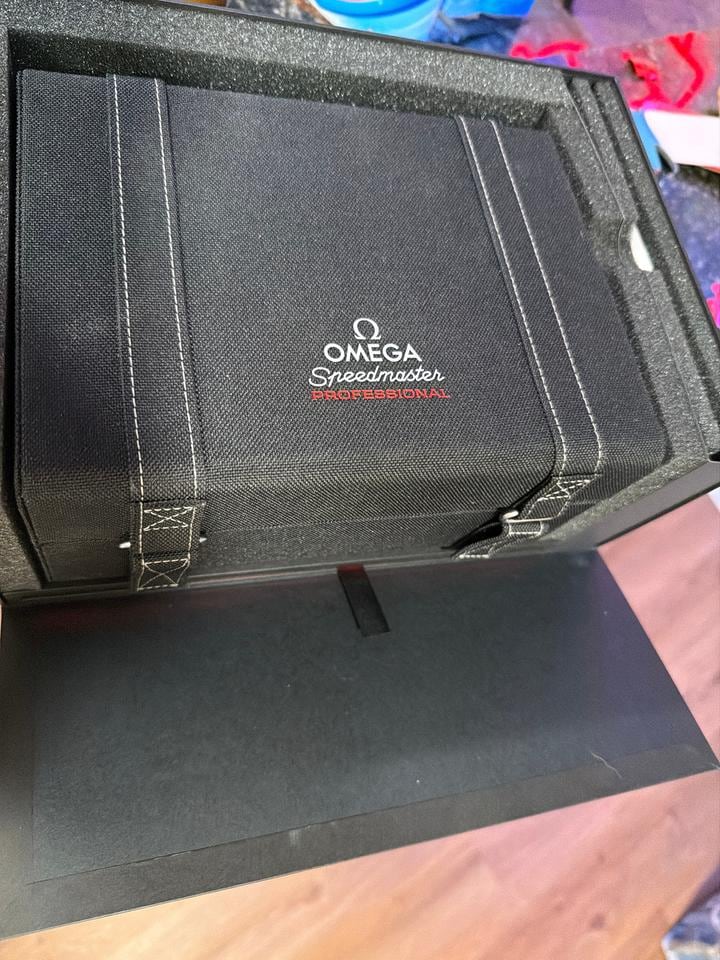 Omega Speedmaster Professional Moonwatch White kompletní sada extra řemínek originální krabice a dokumenty, 310.32.42.50.04.002 — 2 z 7