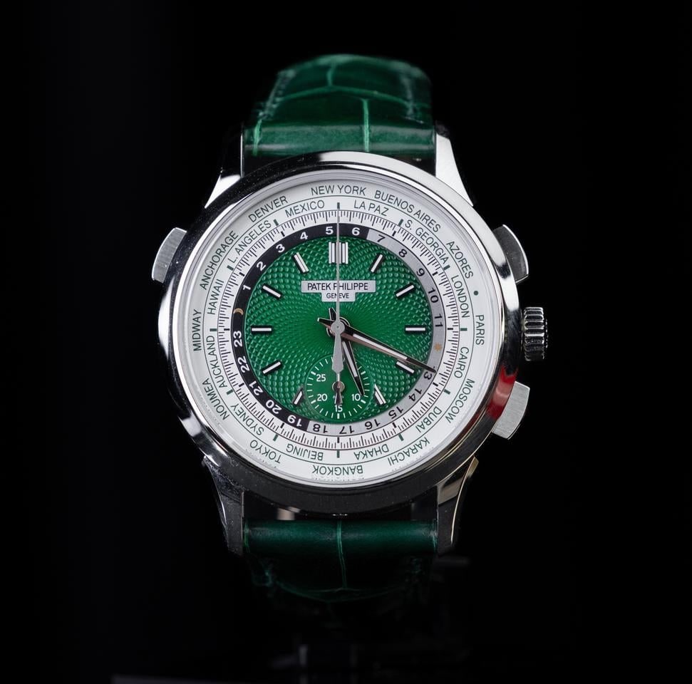 Patek Philippe World Time Flyback Chronograph grünes Zifferblatt exzellenter Zustand, 5930P-001 — 1 von 8