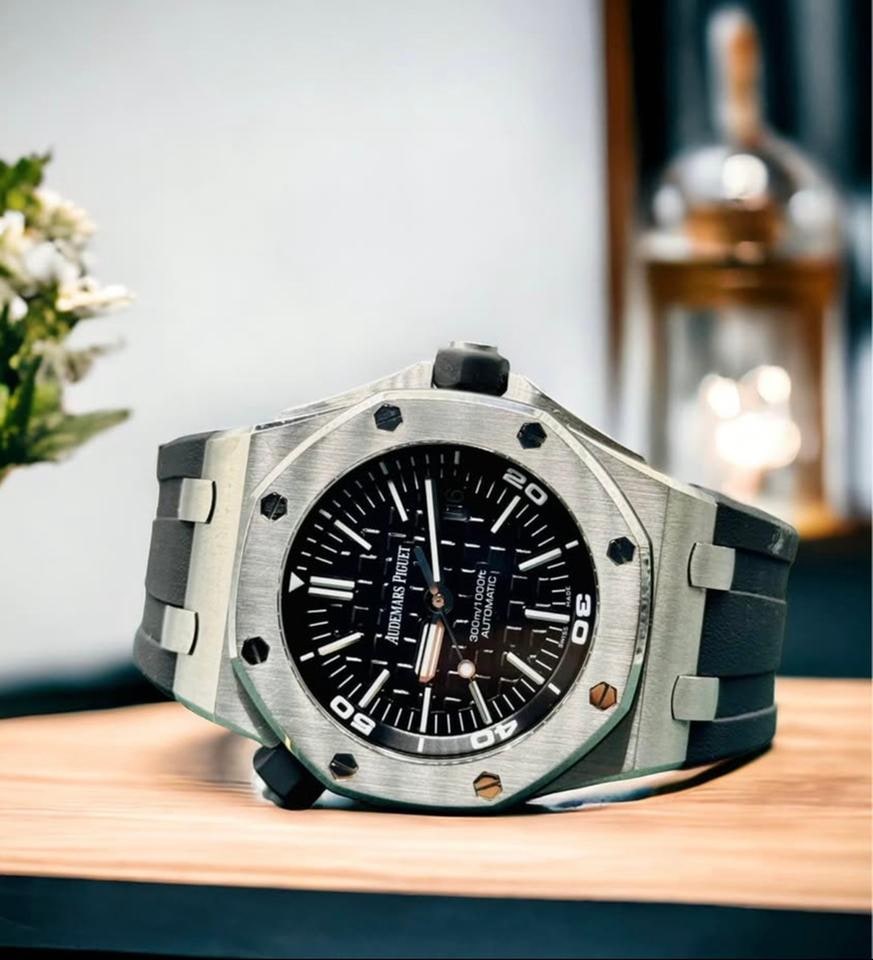 Audemars Piguet Royal Oak Offshore Diver Schwarzes Zifferblatt, 15703ST.OO.A002CA.01 — 1 von 12