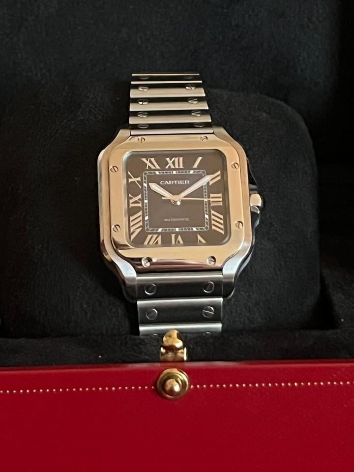 Cartier Santos de Cartier Medium Blaues Zifferblatt 2023 Full Set Blaues Alligatorarmband Kaum getragen, WSSA0063 — 1 von 12