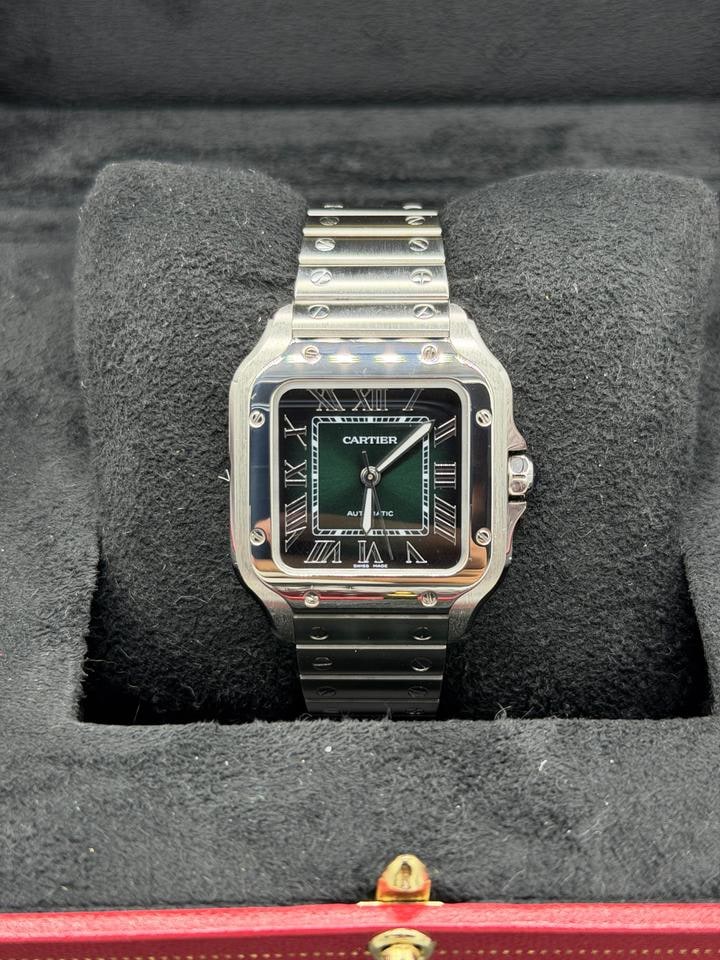 Cartier Santos de Cartier 2024 grünes Zifferblatt Stahl Komplettbox Papiere mit Lederarmband, WSSA0061 — 1 von 8