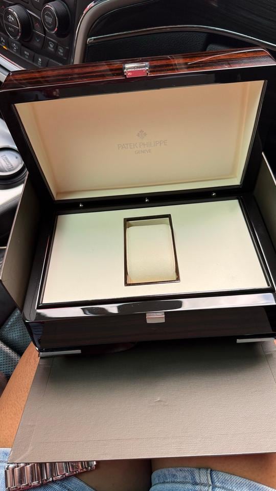 Patek Philippe Twenty 4 Beige Zifferblatt Edelstahl Nur Box Quarz 30x25mm, 4910/10 — 2 von 14