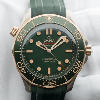 Omega Seamaster Diver 300M zlatý gumový řemínek, 210.92.42.20.10.001 — 1 z 15