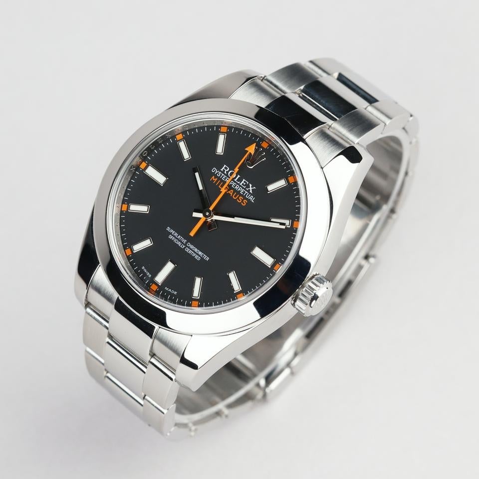 Rolex Milgauss Schwarzes Zifferblatt mit orangefarbenen Akzenten, 116400 — 2 von 8