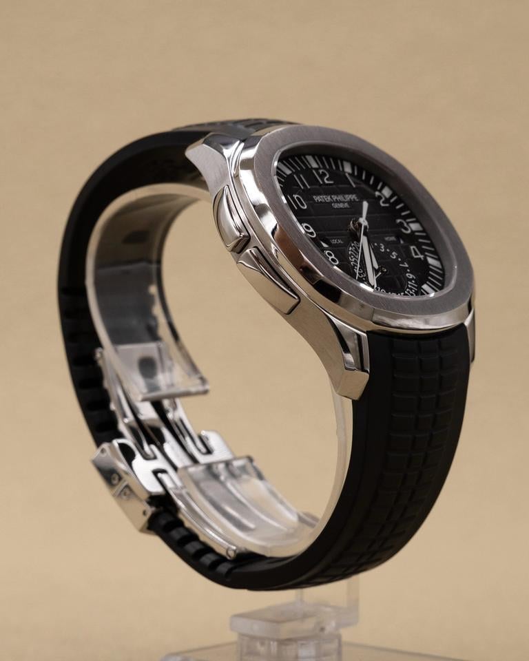 Patek Philippe Aquanaut Travel Time černý embosovaný ciferník řemínek 2018, 5164A-001 — 2 z 9