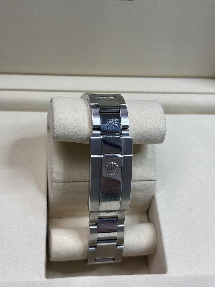 Rolex Datejust 41 Silver Index Dial Oyster 2021, 126334 — 2 of 9
