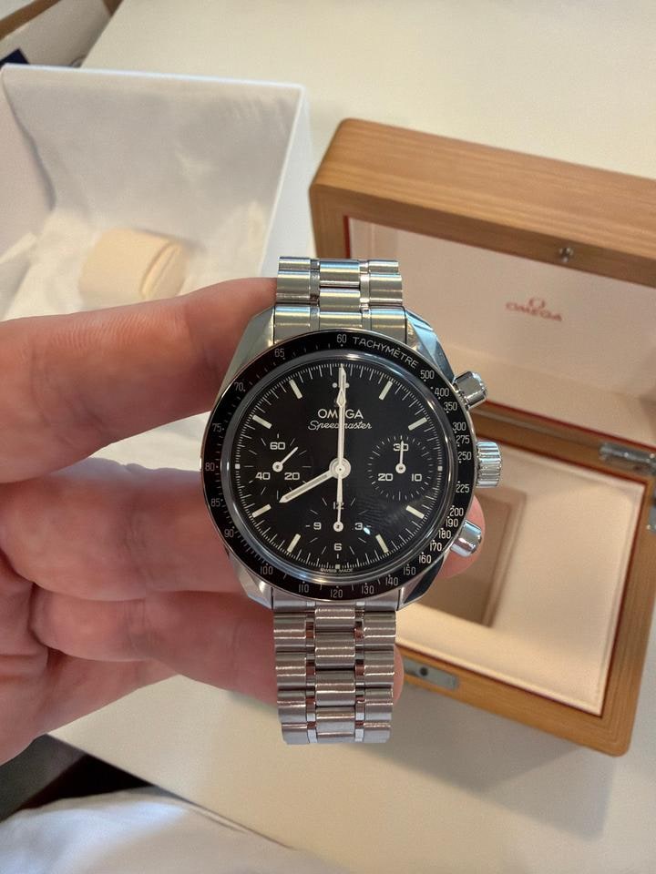 Omega Speedmaster 38 Neu 2026 In Hand, 324.30.38.50.01.002 — 1 von 13