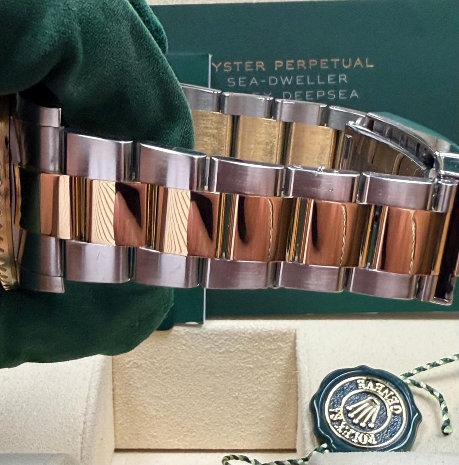Rolex Sea Dweller 43mm Complete Set 2023, 126603 — 2 of 12