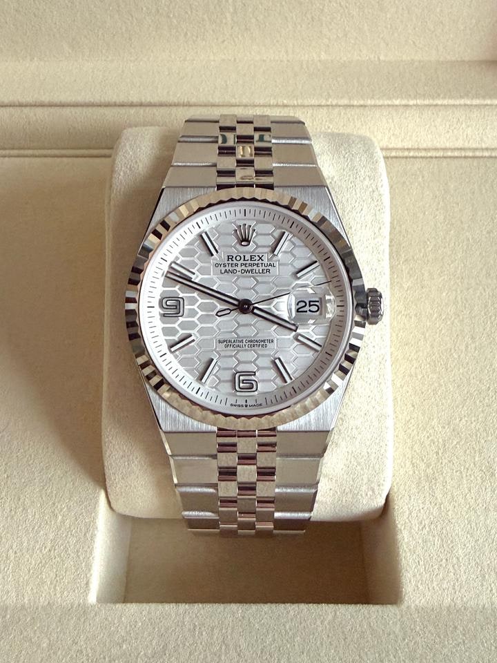 Rolex Land Dweller Nenošené LC AT První faktura kupujícího Srpen 2026, 127334 — 1 z 8