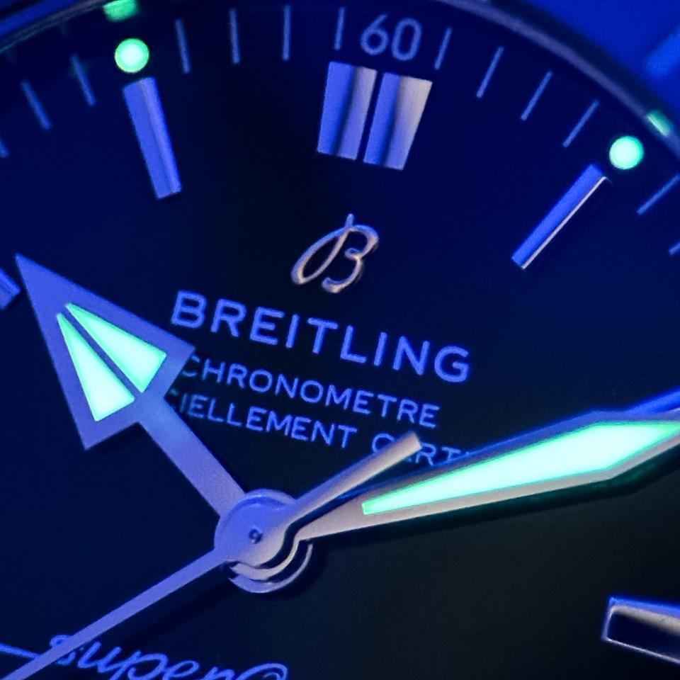 Breitling Superocean Heritage II B20 42mm 2023 grünes Sunburst-Zifferblatt Zustand 8,5 von 10, AB2010121L1S1 — 2 von 14