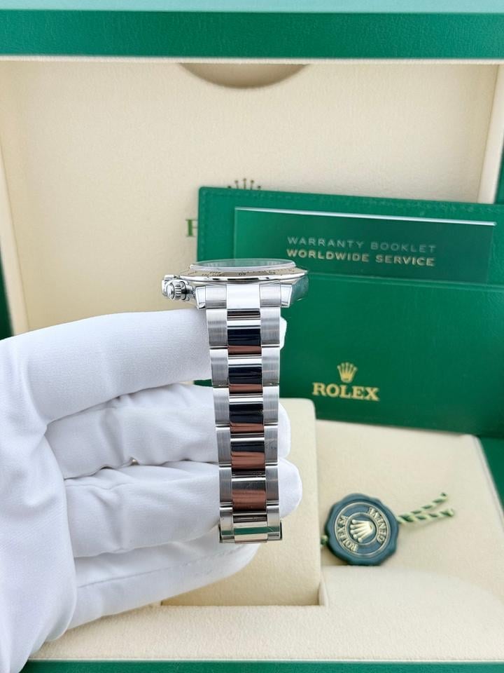 Rolex Daytona 40 mm, stainless steel, white dial, Oyster bracelet, excellent condition, 116520 — 2 of 6