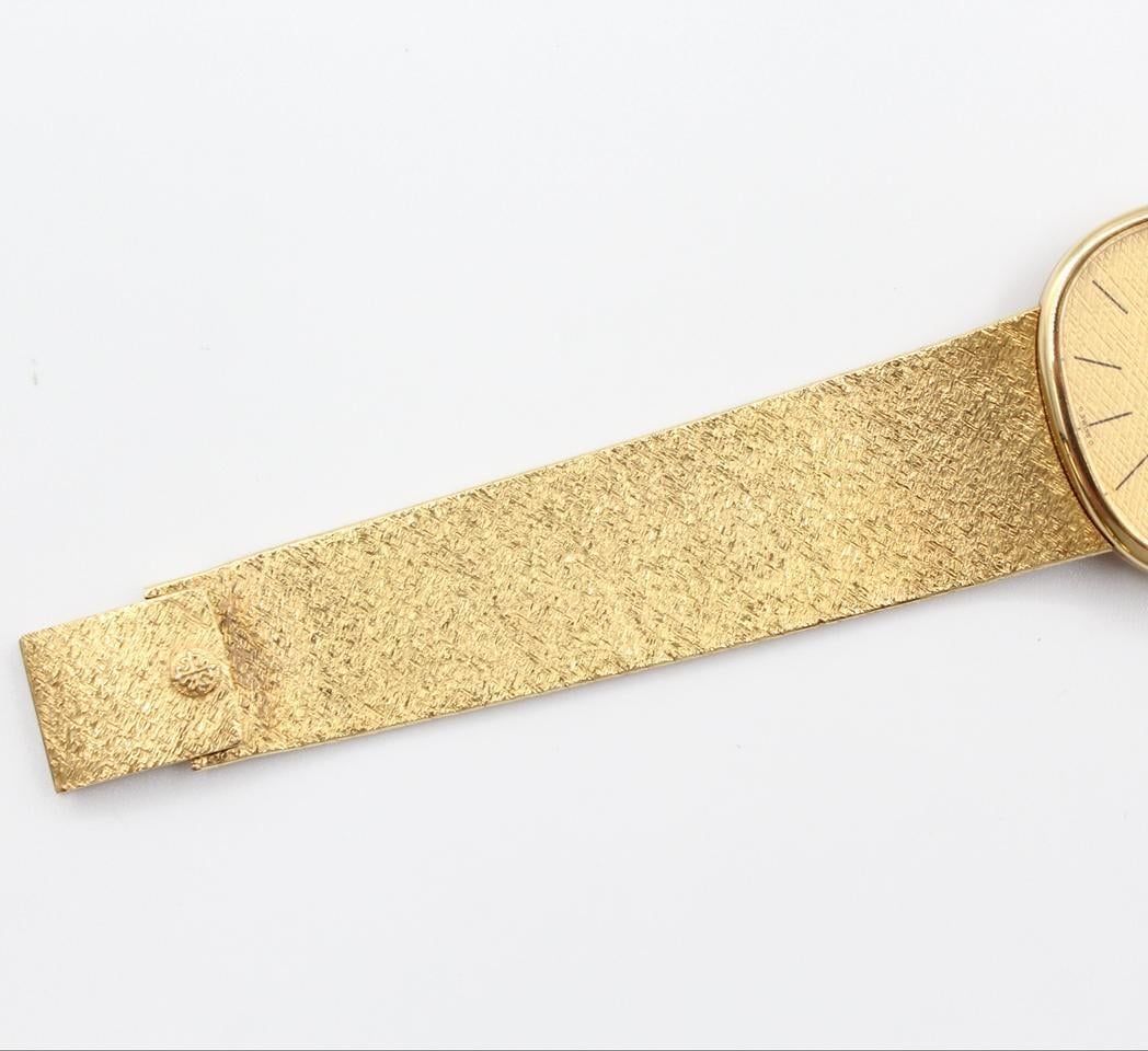 Patek Philippe Golden Ellipse Gelbgold 27 x 32mm Champagner Zifferblatt Gebraucht, 3845 — 2 von 8