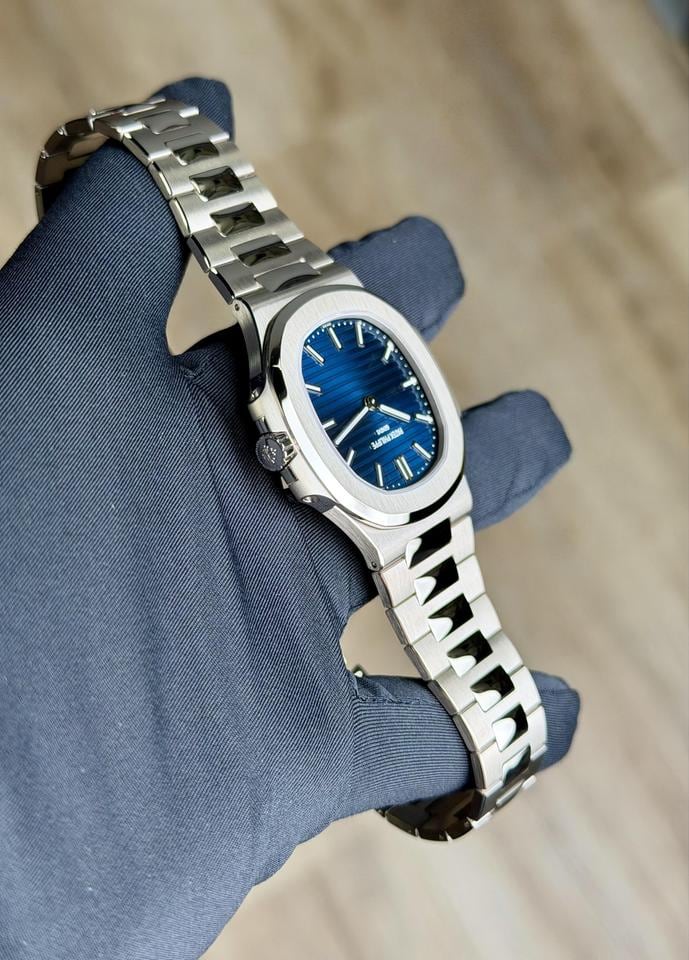 Patek Philippe Nautilus modrý sunburst index nepoužité 2026, 5810/1G-001 — 2 z 9