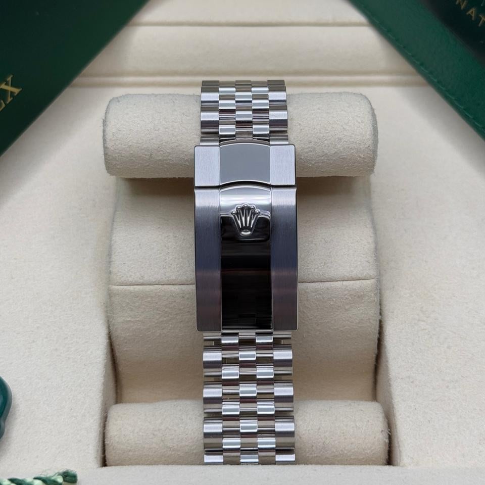 Rolex Datejust 41 stříbrný indexový ciferník ocel hladká luneta jubilee náramek zcela nové 2026, 126300 — 2 z 8
