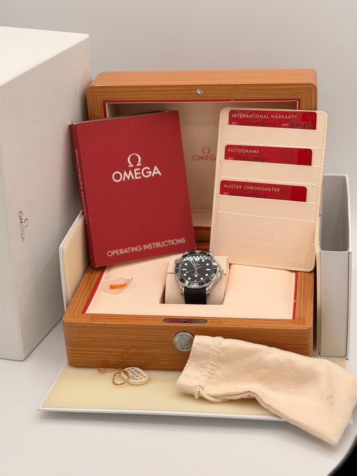 Omega Seamaster Diver 300M 42mm, 210.32.42.20.01.001 — 2 of 8