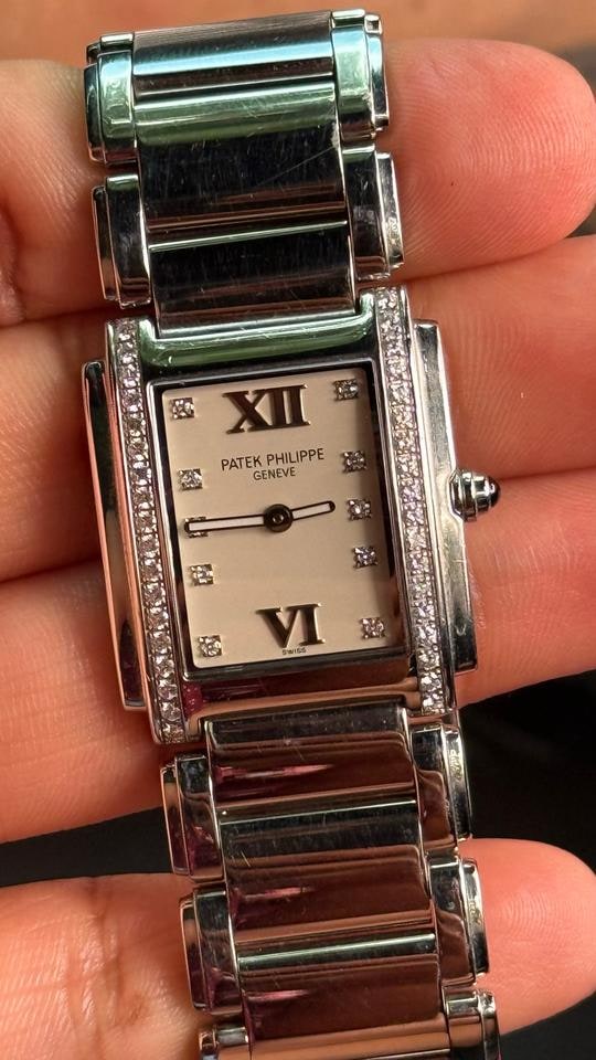 Patek Philippe Twenty 4 Beige Zifferblatt Edelstahl Nur Box Quarz 30x25mm, 4910/10 — 1 von 14