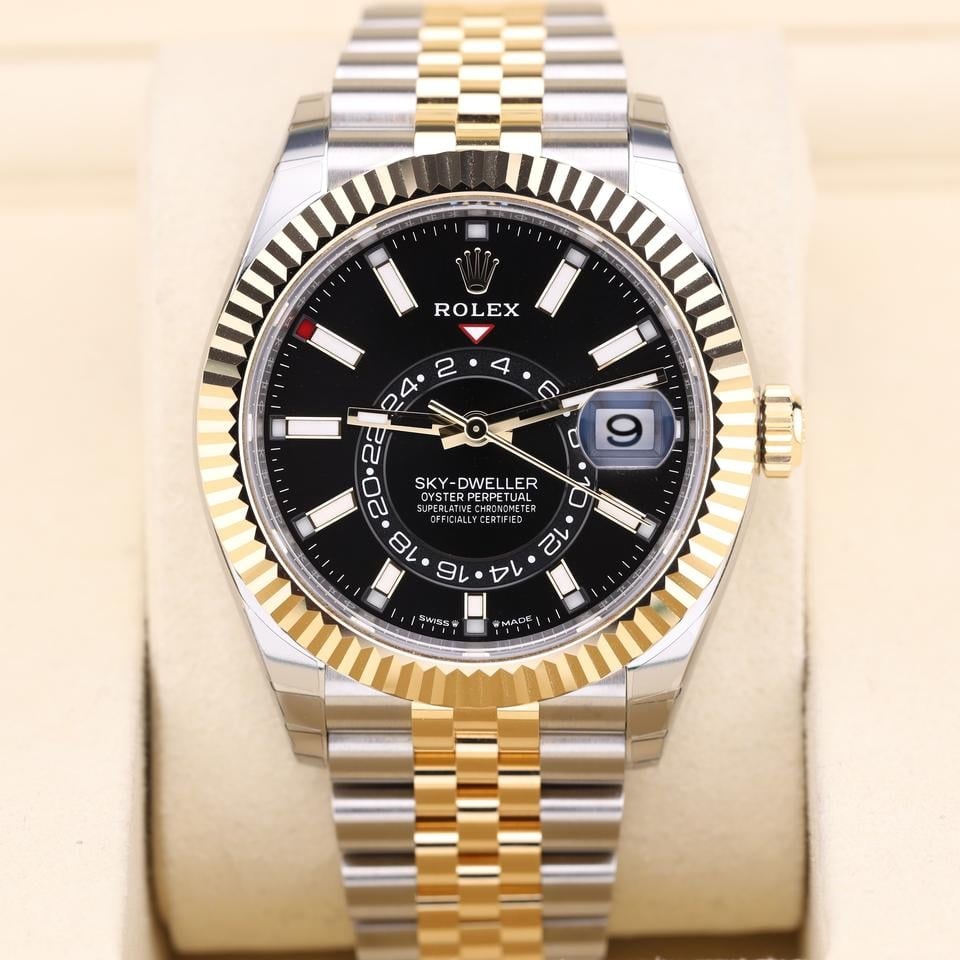 Rolex Sky Dweller černý ciferník dvoutónový Jubilee fluted luneta tovární nálepky plná sada zcela nové červenec 2026, 336933 — 1 z 10