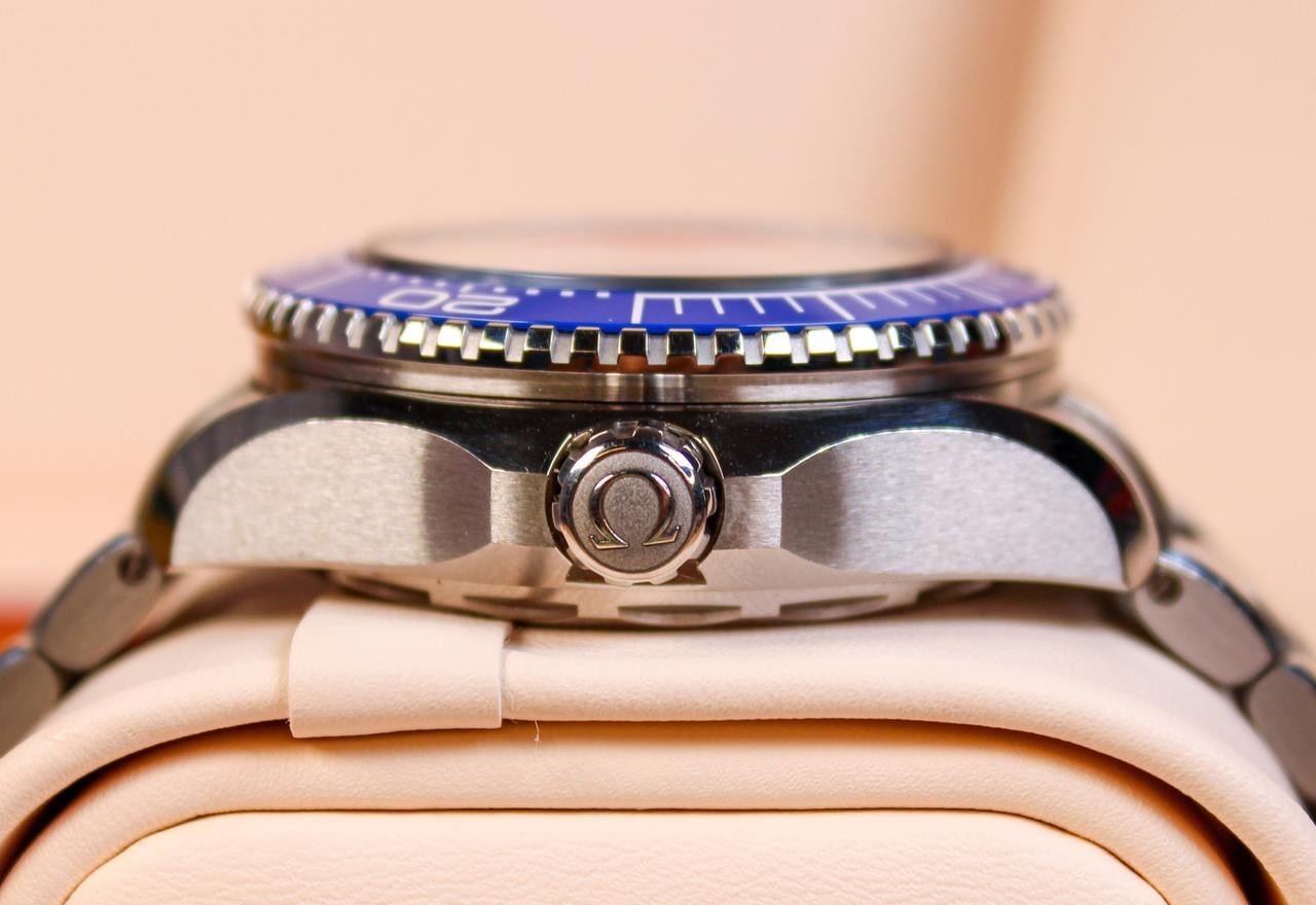 Omega Seamaster Planet Ocean Ultra Deep 6000M Seltene blaue und weiße, 215.30.46.21.04.001 — 2 von 13
