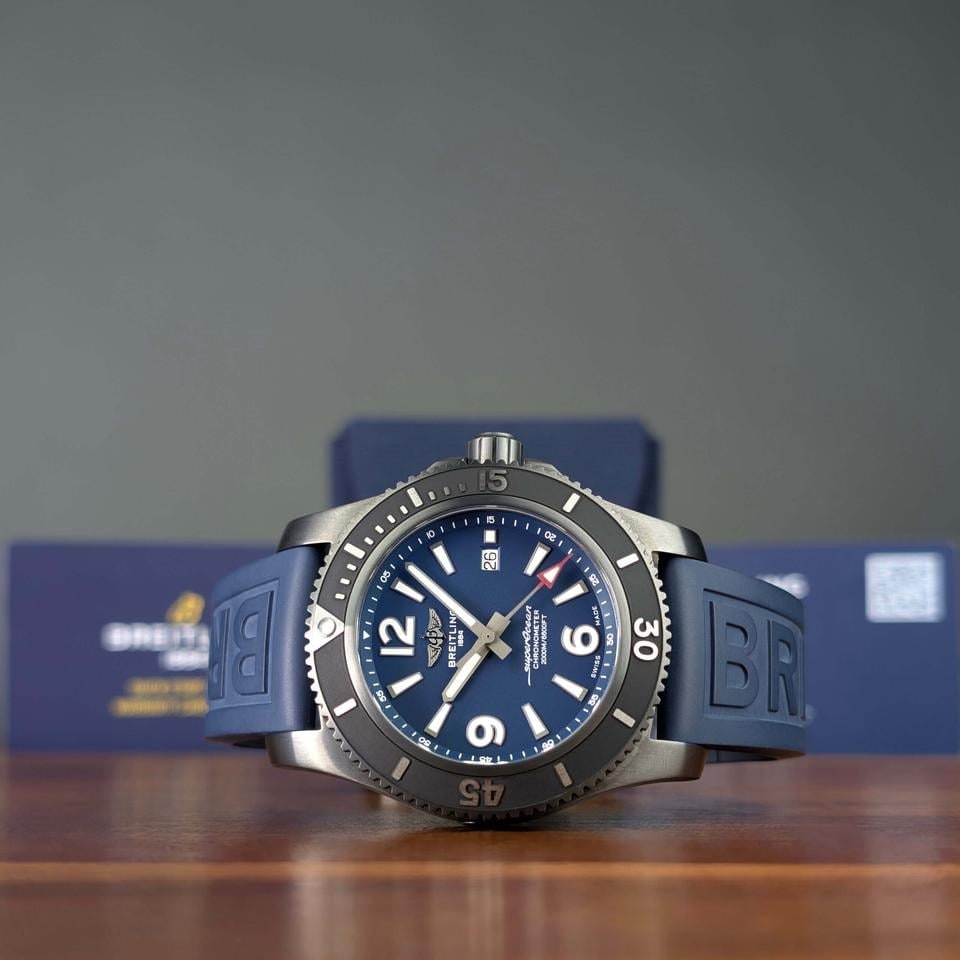 Breitling Superocean Automatic 46 Black Steel Komplettset Blaues Zifferblatt, M17368D71C1S2 — 1 von 7