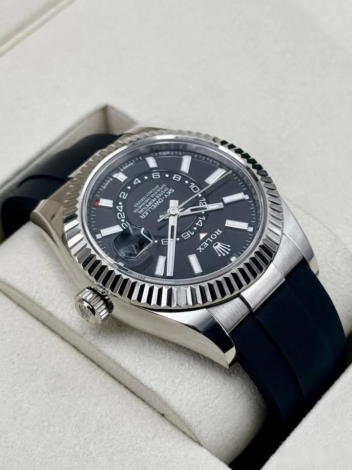 Rolex Sky Dweller 42 mm bílé zlato Oysterflex černý ciferník 2025, 336239 — 2 z 10