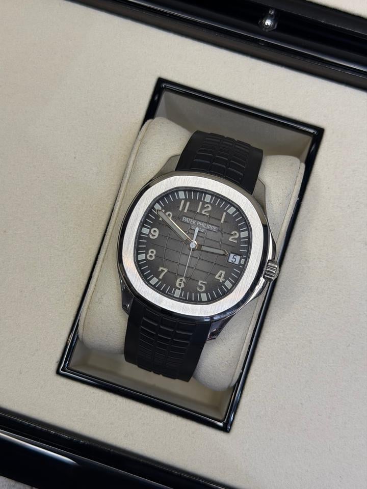 Patek Philippe Aquanaut, 5167A-001 — 2 of 9