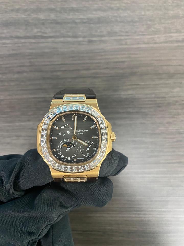 Patek Philippe Nautilus Tiffany Factory Baguette Stamped, 5724R-001 — 1 z 4