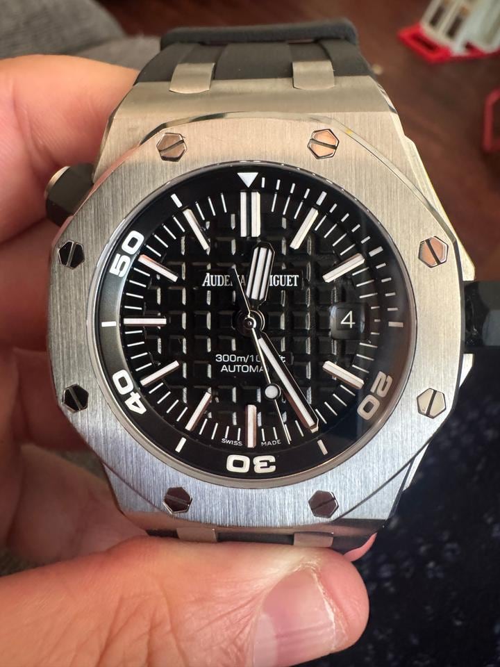 Audemars Piguet Royal Oak Offshore Diver Schwarzes Zifferblatt, 15703ST.OO.A002CA.01 — 2 von 12