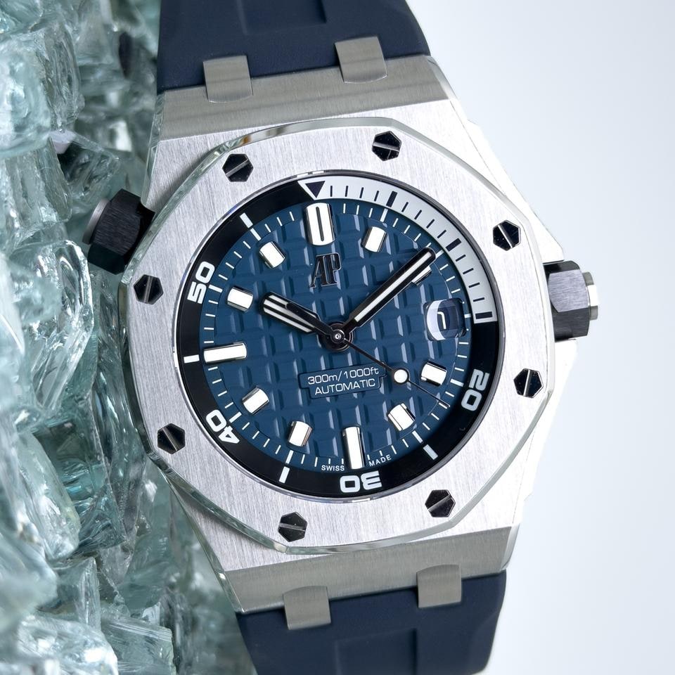 Audemars Piguet Royal Oak Offshore Diver Blaues Zifferblatt Komplett, 15720ST.OO.A027CA.01 — 1 von 13
