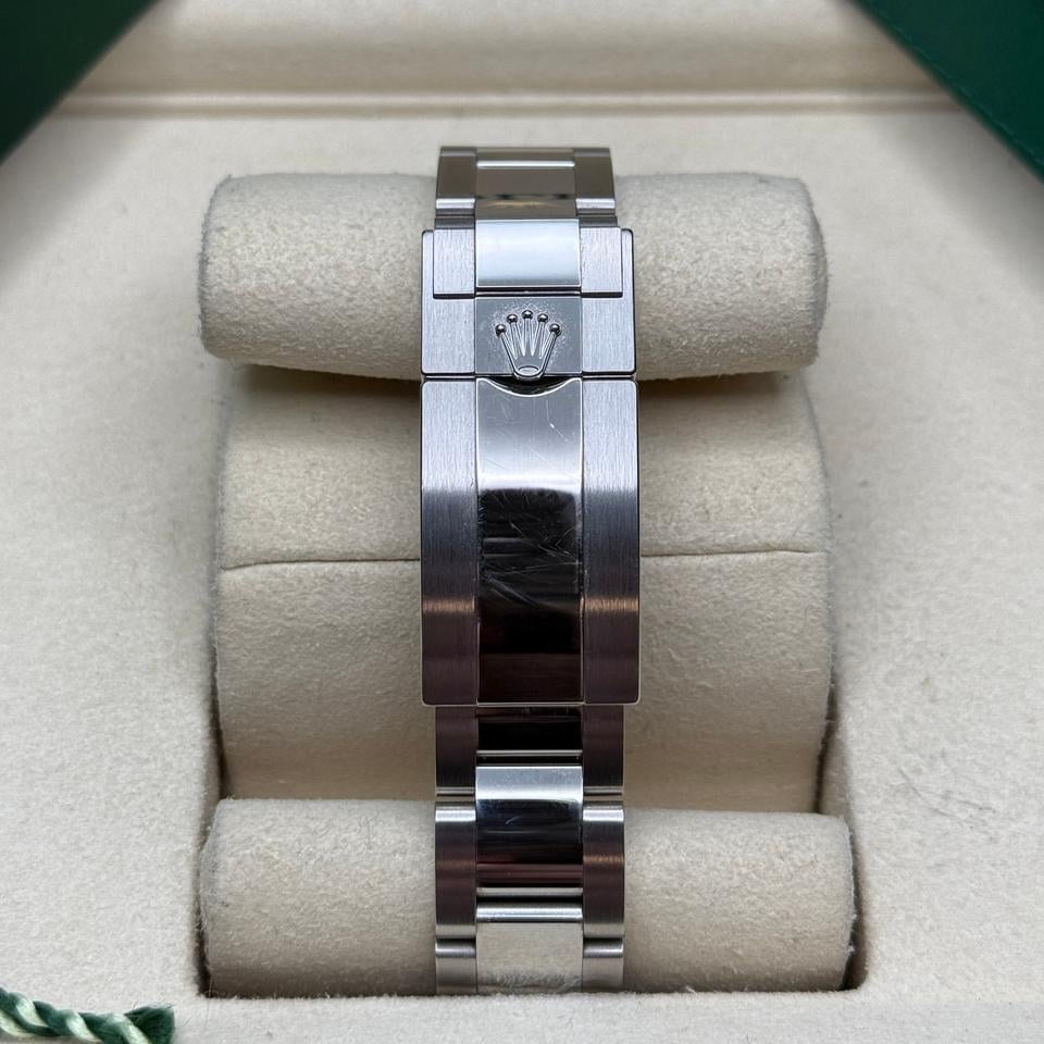 Rolex Yacht-Master 37 Rhodium Dial Platinum Bezel Blue Hands 37mm, 268622 — 2 of 8