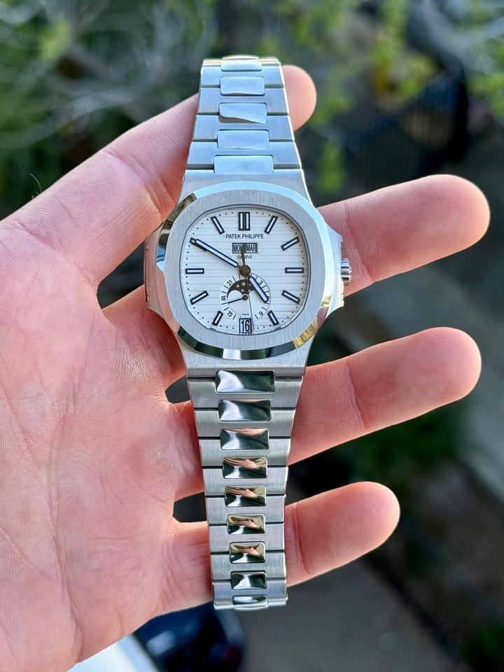 Patek Philippe Nautilus 40mm hodinky s bílým ciferníkem 2015, 5726/1A-010 — 2 z 13