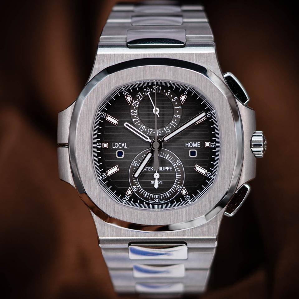 Patek Philippe Nautilus Travel Time Chronograph Discontinued, 5990/1A-001 — 1 z 16