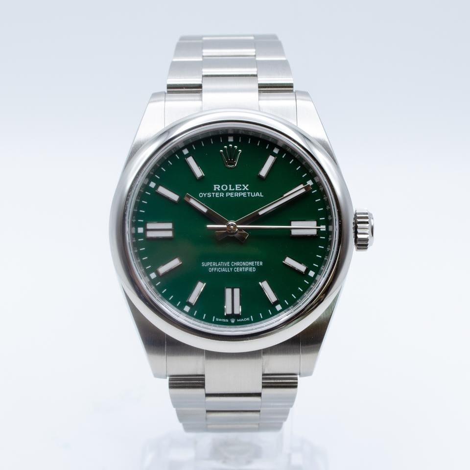 Rolex Oyster Perpetual 41mm zelený ciferník plná sada 2025, 134300 — 1 z 6