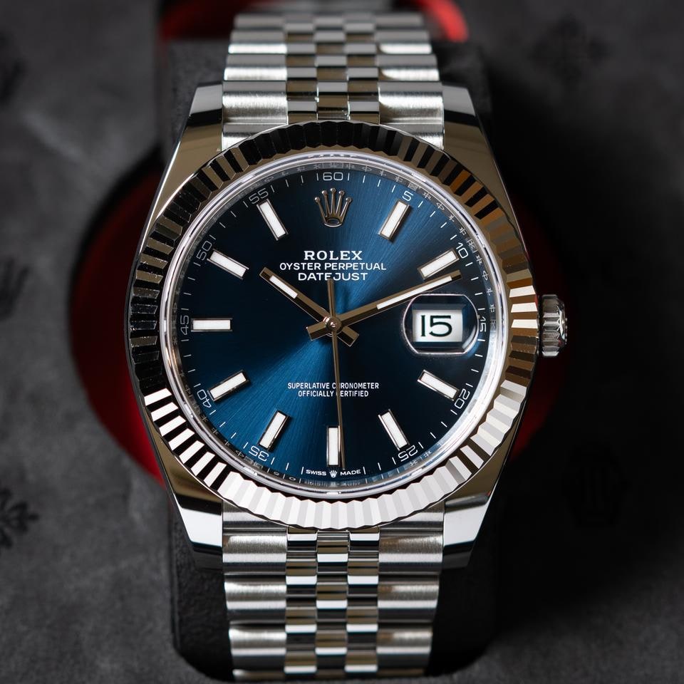 Rolex Datejust 41mm modrý ciferník fluted luneta jubilee náramek BNIB kompletní sada box papíry 2026, 126334 — 1 z 9