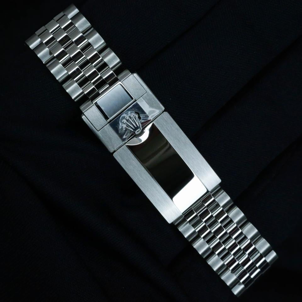 Rolex GMT Master II Bruce Wayne Jubilee 40mm Mint Complete Set, 126710GRNR — 2 z 12