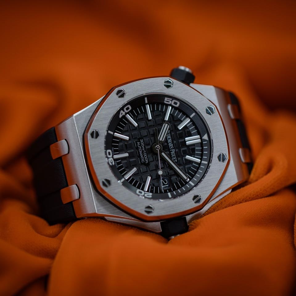 Audemars Piguet Royal Oak Offshore Diver s krabičkou a doklady, 15703ST.OO.A002CA.01 — 1 z 16