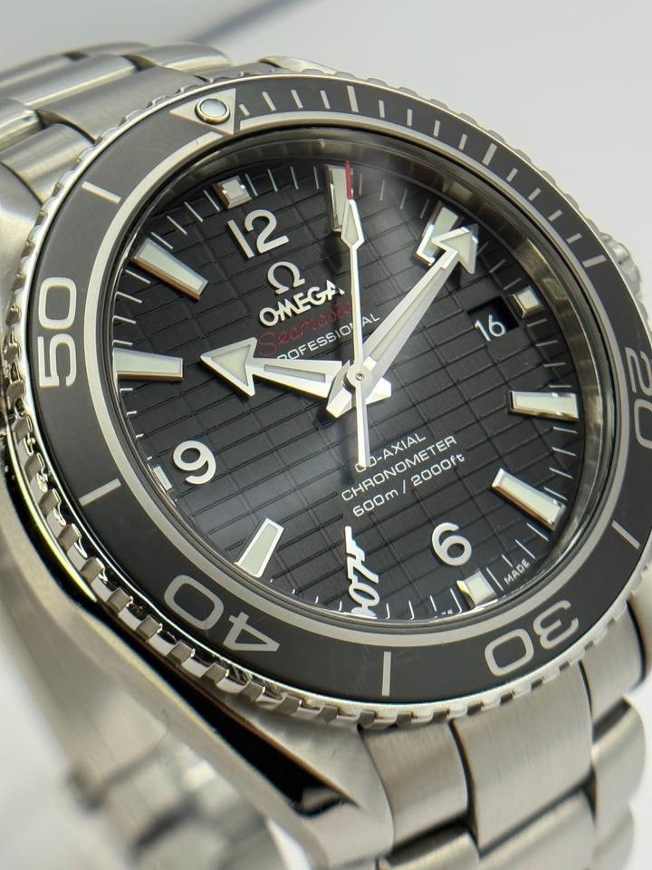 Omega Seamaster Planet Ocean Skyfall, 232.30.42.21.01.004 — 1 z 20
