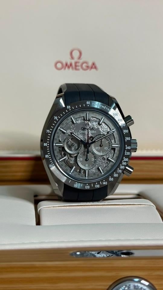 Omega Speedmaster Dark Side Of The Moon 44.25mm Grey Ceramic on Rubber Strap, 310.92.44.50.06.002 — 1 of 9