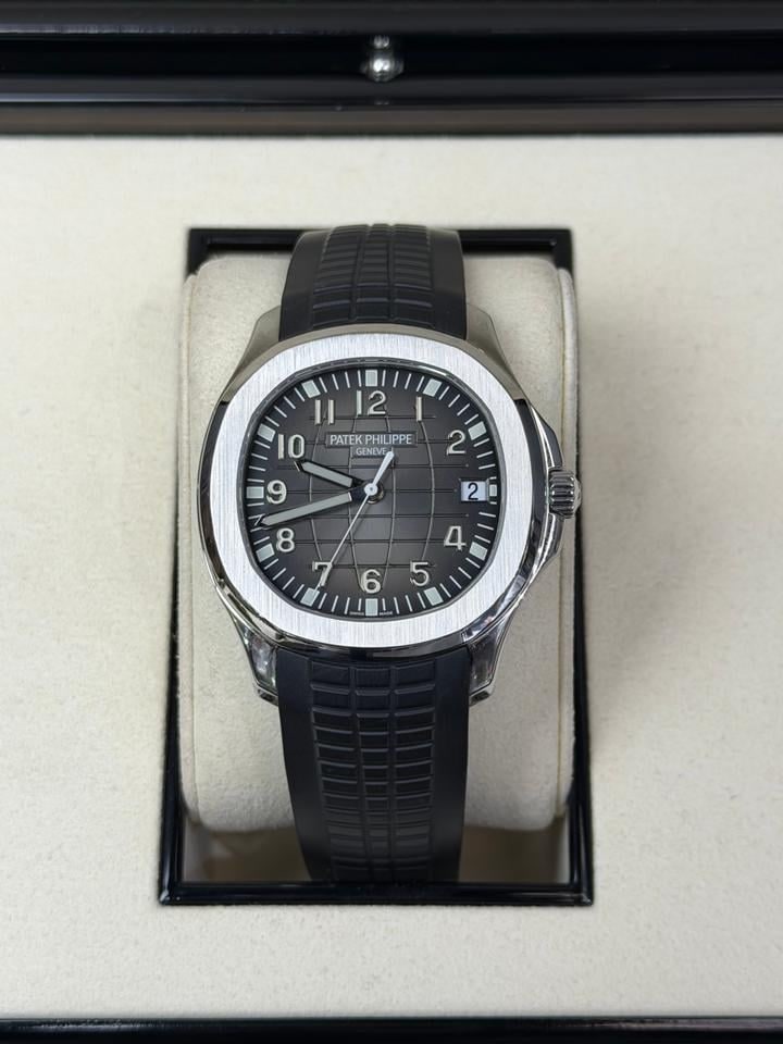 Patek Philippe Aquanaut, 5167A-001 — 1 of 9